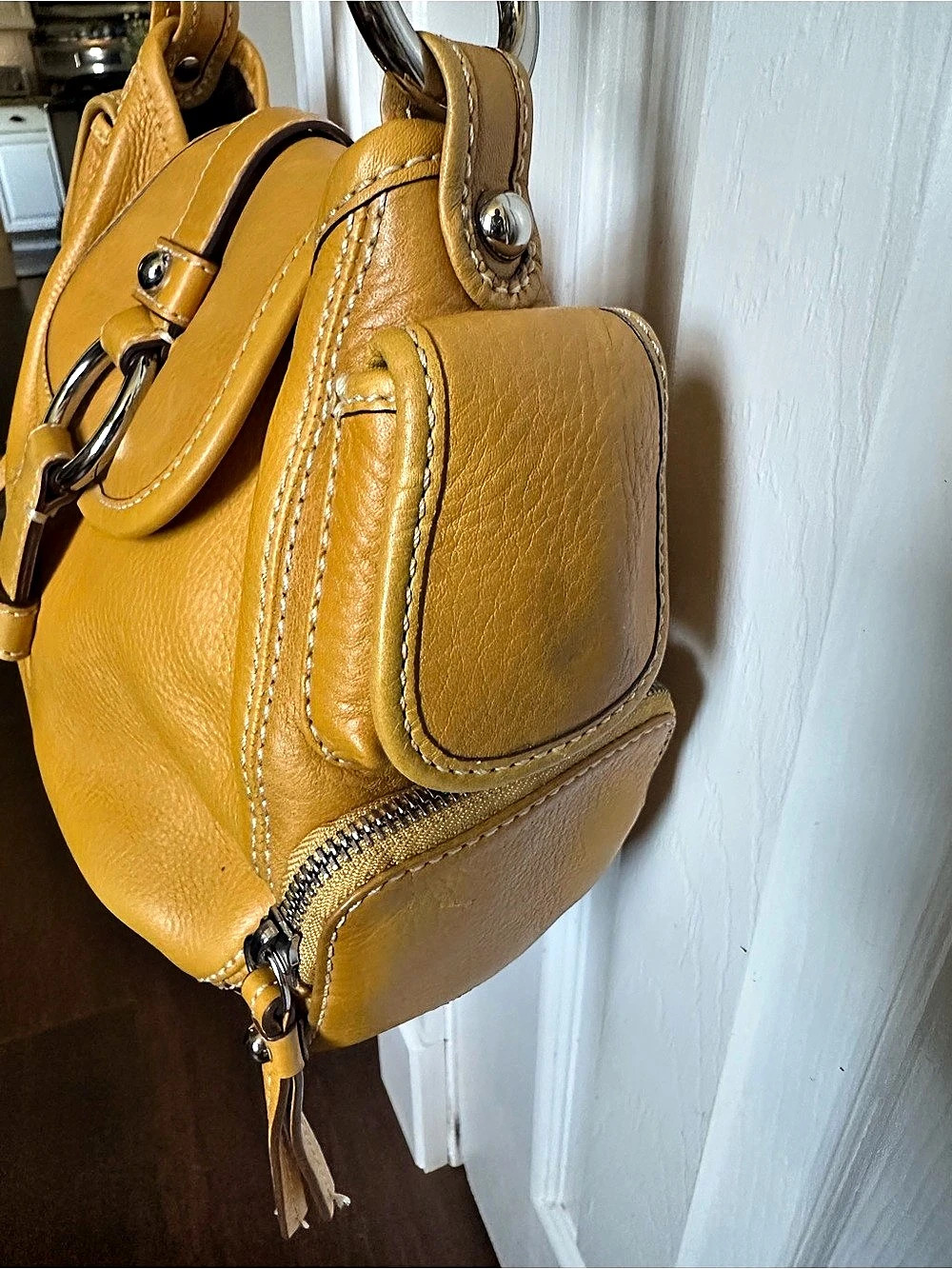 Banana Republic Heavy Leather Hobo Bag Saddle in yellow squash - Picture 4 of 5